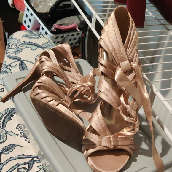 Shoes - Women's shoes